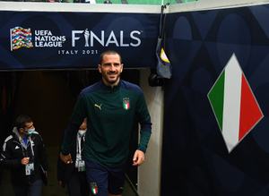 Капитан сборной Италии по футболу Бонуччи извинился за удаление в матче с Испанией