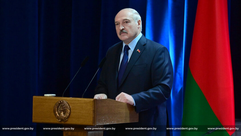 Лукашенко предложил выпускать продукцию под маркой "ЯБатька"