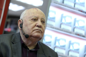 Горбачёв поздравил главреда "Новой газеты" с Нобелевской премией