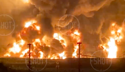Мощный пожар произошёл на нефтебазе в Подмосковье