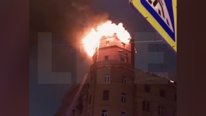 В Петербурге горит мансарда доходного дома Чубакова