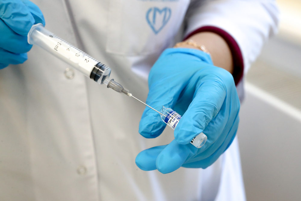Более 58,5 млн россиян получило хотя бы одну дозу вакцины от ковида