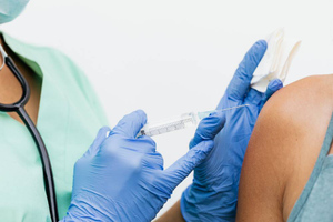 Популярная блогерша-биолог развеяла самые нелепые мифы о вакцинации
