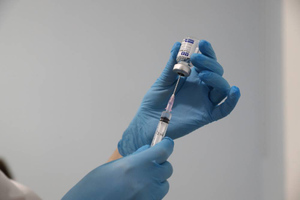 Гинцбург выступил за обязательную вакцинацию от ковида и назвал условие окончания пандемии