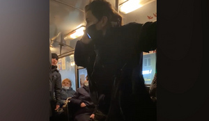 "Кучерявый, иди сюда": Жителя Петрозаводска избили в троллейбусе за просьбу к парочке надеть маски