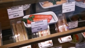 Рис — за 33, сосиски — за 72: Депутат показала видео из столовой Госдумы и раскрыла цены на еду