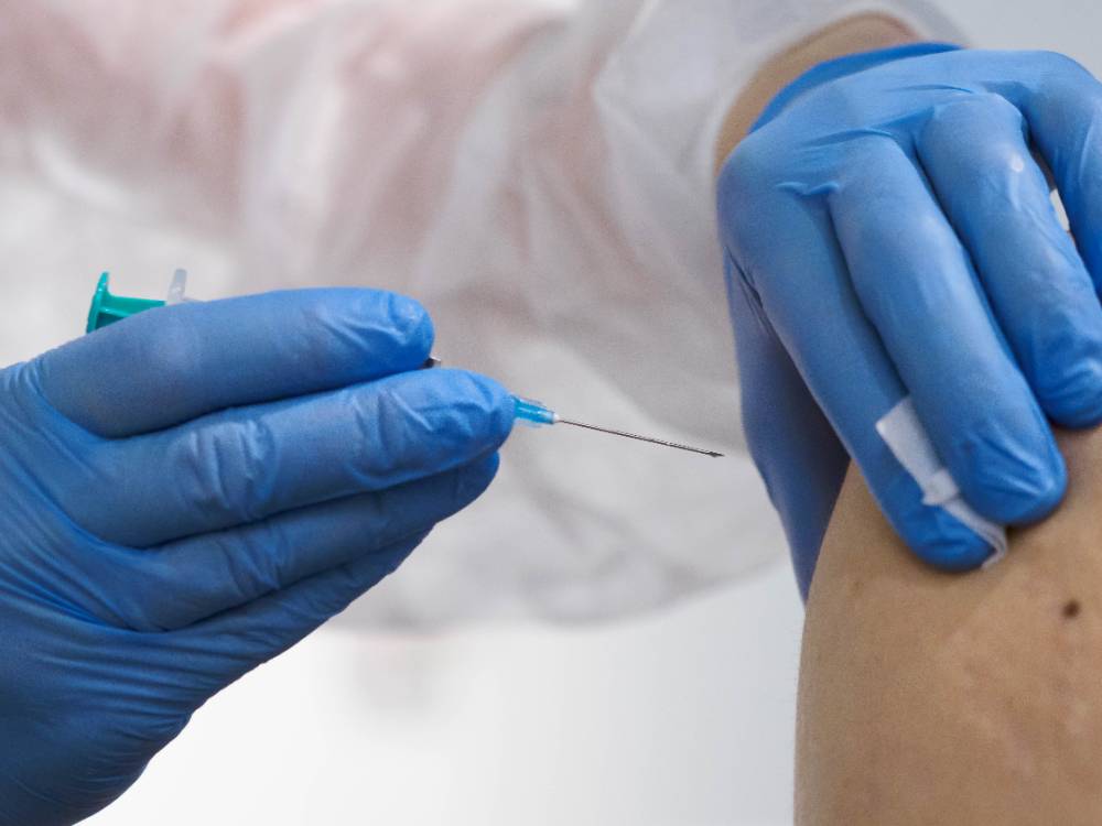 В Петербурге установили суточный рекорд по вакцинации от коронавируса