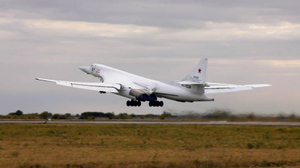 Российские Ту-160 проводят имитацию бомбометания на полигоне в Белоруссии