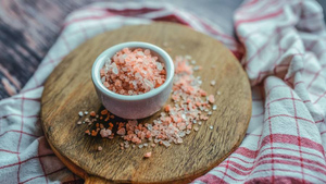 Диетолог рассказал, сколько соли можно съесть в сутки без вреда для здоровья