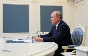 Путин назвал алармистскими заявления о "планах" России вторгнуться на Украину
