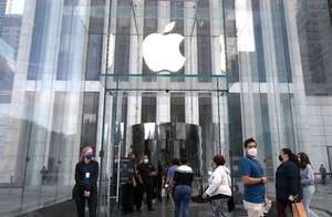 Сотрудники Apple отсудили у компании почти $30 млн за проверку сумок