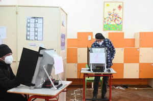 На выборах в Болгарии пожилая женщина съела квитанцию о голосовании