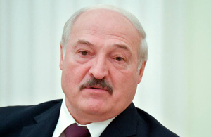 Лукашенко заявил, что мигрантам на белорусско-польской границе пытаются доставить оружие