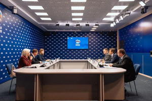 Глава Минпросвещения и секретарь Генсовета "Единой России" обсудили капремонт школ