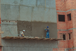 Собянин поручил уменьшить количество мигрантов на стройках столичной программы реновации