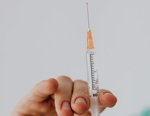Опрос показал, что готовность россиян к вакцинации выросла