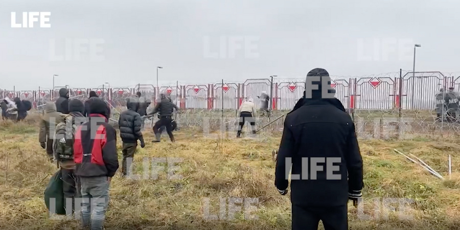 Скриншот из видео с белорусско-польской границы © LIFE