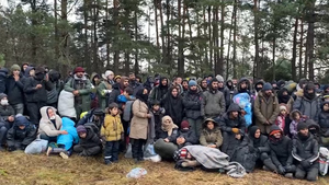 Около 300 беженцев намерены покинуть стихийный лагерь на белорусско-польской границе