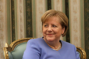 Меркель выступила за сохранение диалога между НАТО и Россией