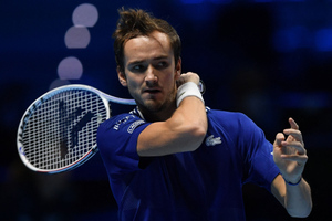 Теннисист Медведев выиграл восьмой матч подряд на итоговых турнирах АТР