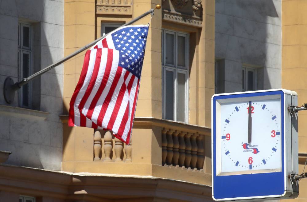 В МИД РФ призвали США направить в Москву новых дипломатов для нормализации выдачи виз