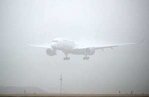Почти 200 рейсов задержали и отменили в московских аэропортах из-за тумана