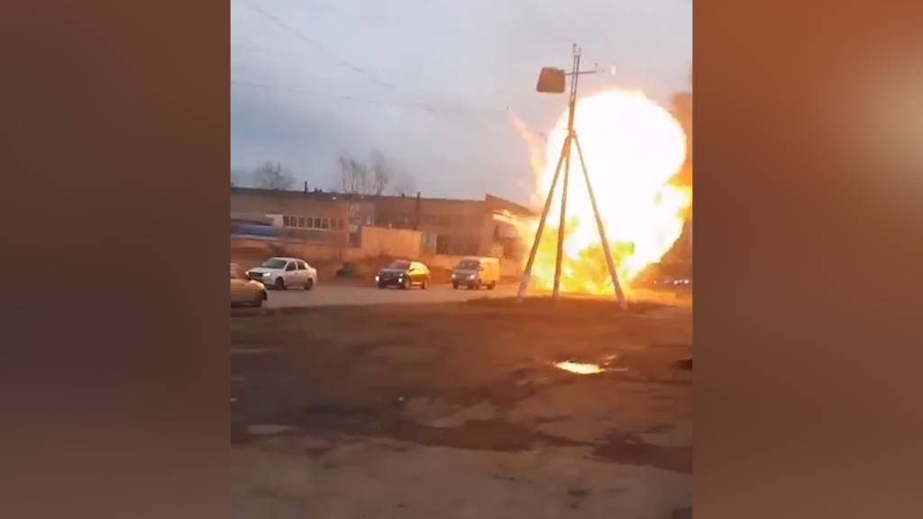 УАЗ взорвался на шоссе в Ульяновске