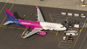 Пассажиры самолёта Wizz Air, внепланово севшего в Киеве, улетят в Москву завтра