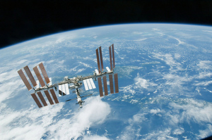 Рогозин опроверг опасность осколков сбитого спутника для МКС