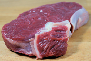 В Ростовской области проверят мясо, которым могла отравиться семья из шести человек
