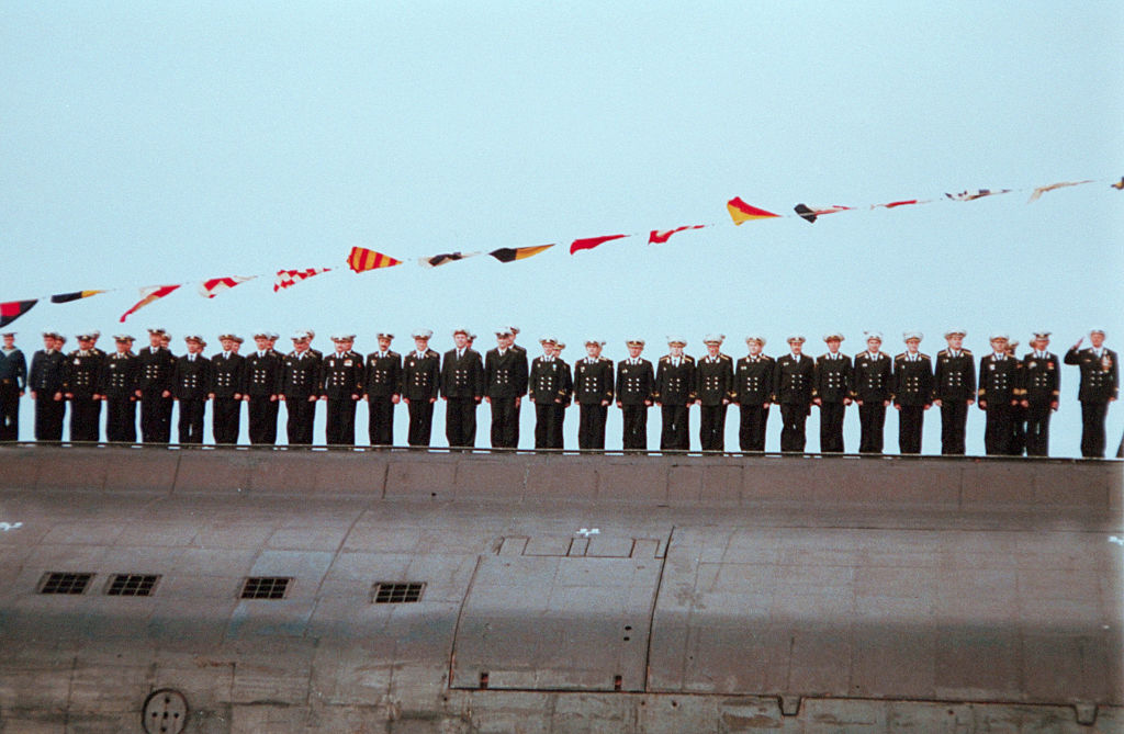 Экипаж российской атомной подводной лодки "Курск" за неделю до трагедии. Фото © Getty Images / Antoine GYORI / Sygma