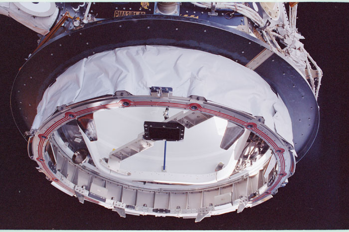 Единый механизм пристыковки (CBM) на герметичном переходнике (PMA) 2. Фото © National Aeronautics and Space Administration. Lyndon B. Johnson Space Center