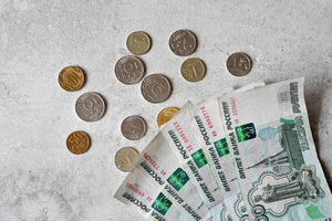 Рубль опять попал в число двадцати самых популярных валют