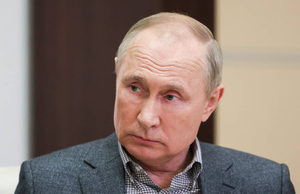 Путин даже после ревакцинации соблюдает все меры предосторожности, заверили в Кремле