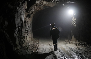 В Кузбассе экстренно эвакуировали горняков с шахты "Комсомолец"