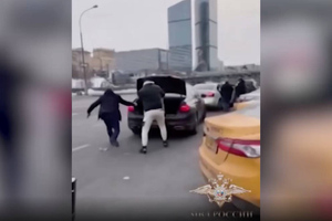 В Москве трёх блогеров приговорили к 3,5 года колонии за пранк с угоном такси
