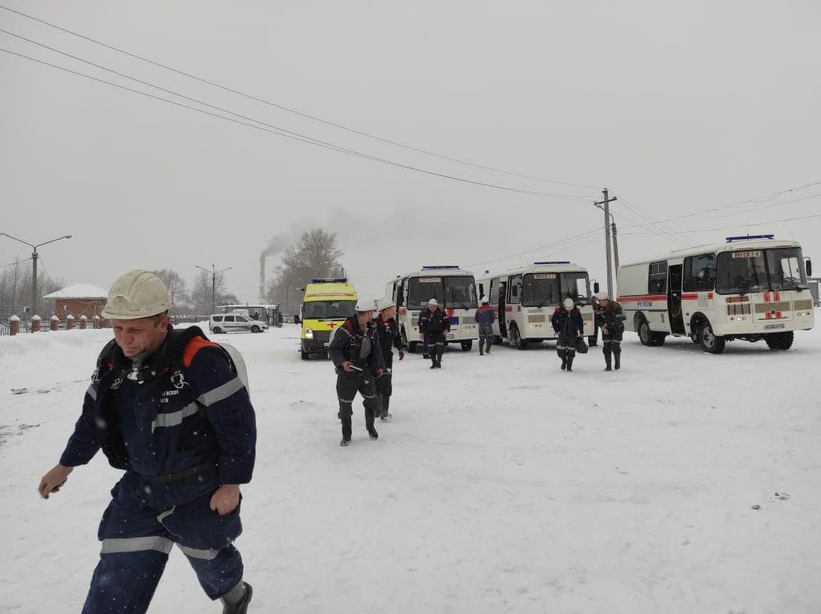 Спасательные работы на шахте в Кузбассе приостановили до утра