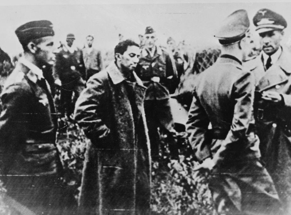 Яков Сталин в плену у немцев. Фото © Hulton Archive / Getty Images