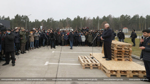 Лукашенко попросил Польшу пропустить беженцев в Германию