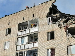 Взрыв обрушил два этажа в жилом доме на Украине