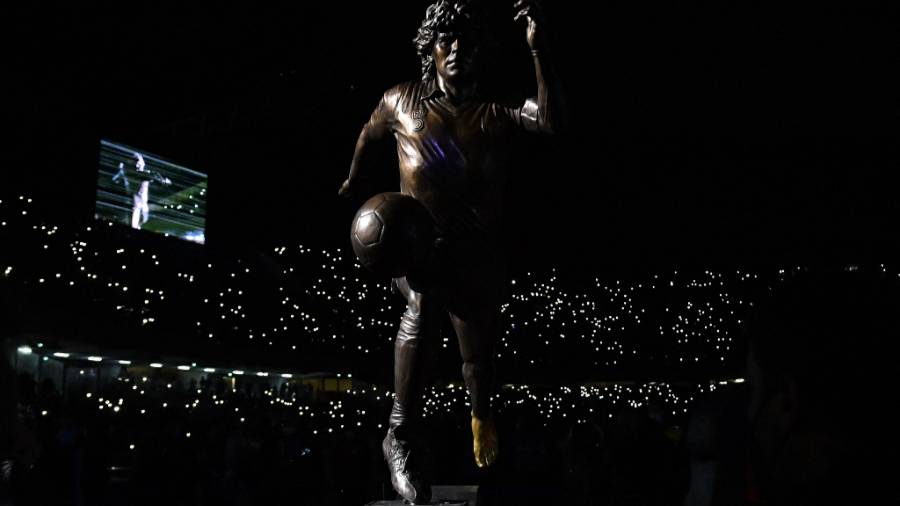 В Неаполе увековечили образ легендарного форварда Диего Марадоны. Фото © Twitter / CBS Sports Golazo