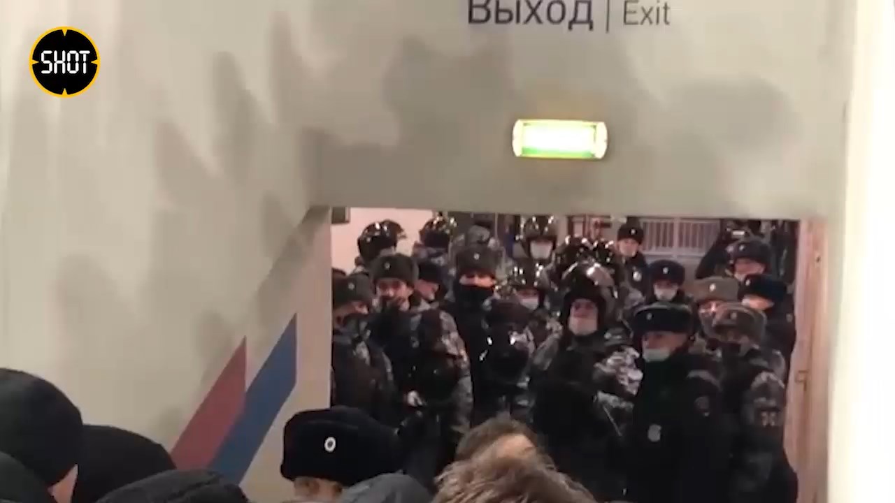 В Москве после матча с "Зенитом" стали массово задерживать болельщиков ЦСКА