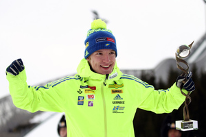Шведский биатлонист Самуэльссон выиграл спринт на первом этапе Кубка мира