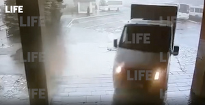 Лайф показывает момент смертельного наезда "газели" на людей на автовокзале Липецка