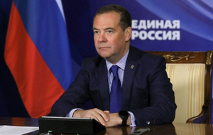 Медведев указал на важность роли "Единой России" в сохранении социальной стабильности в РФ