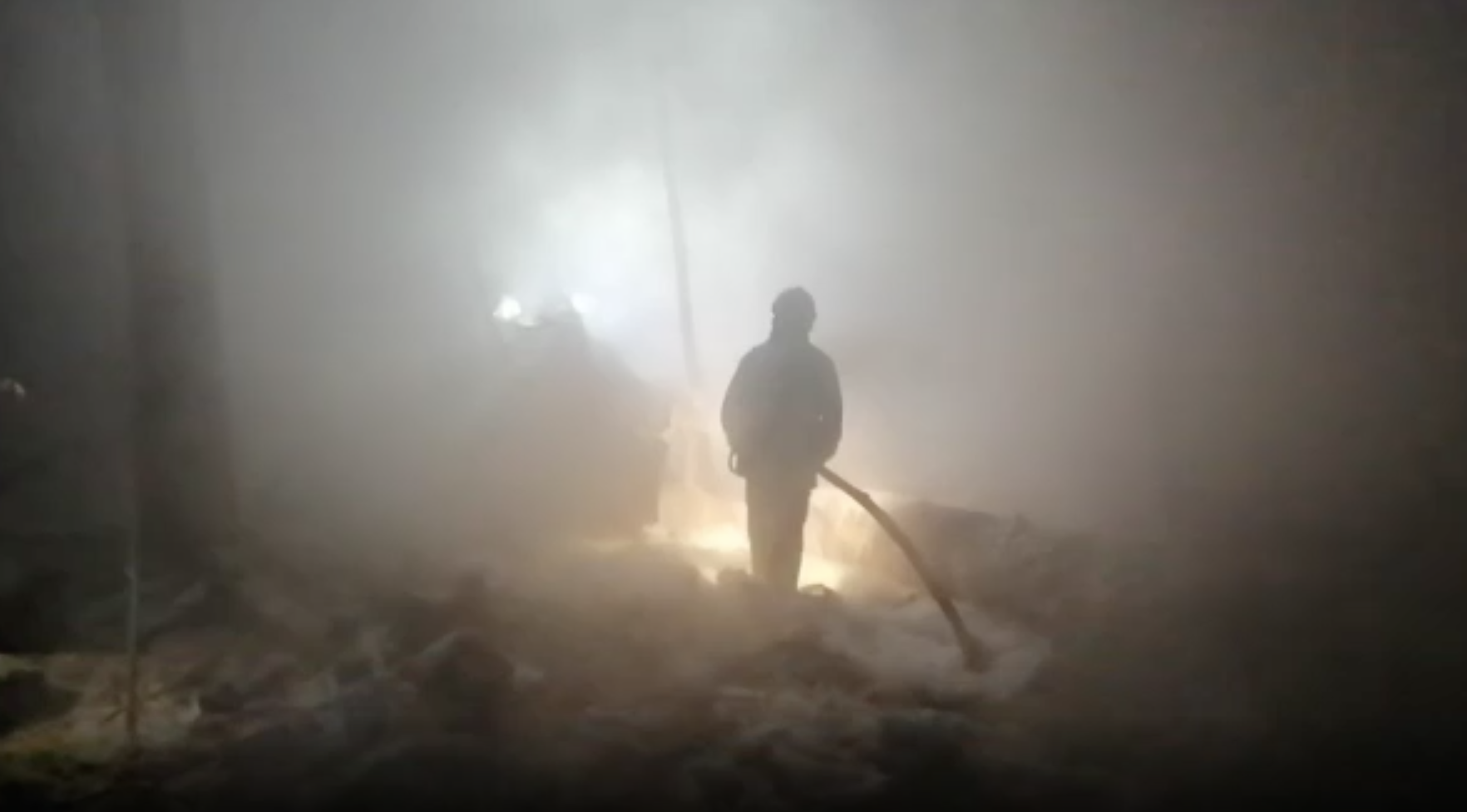 Дым и пламя: Опубликовано видео с места крушения Ан-12 в Иркутской области