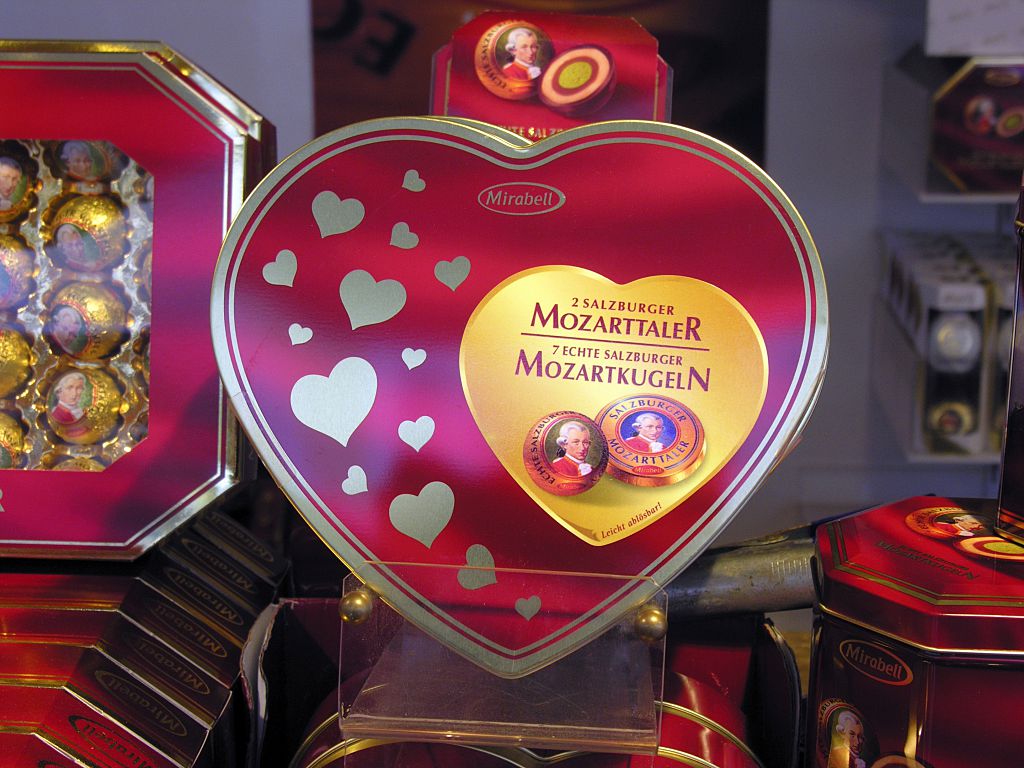 Производитель популярных конфет "Моцарт" объявил себя банкротом