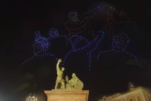 500 дронов нарисовали в ночном небе Нижнего Новгорода портреты Минина и Пожарского