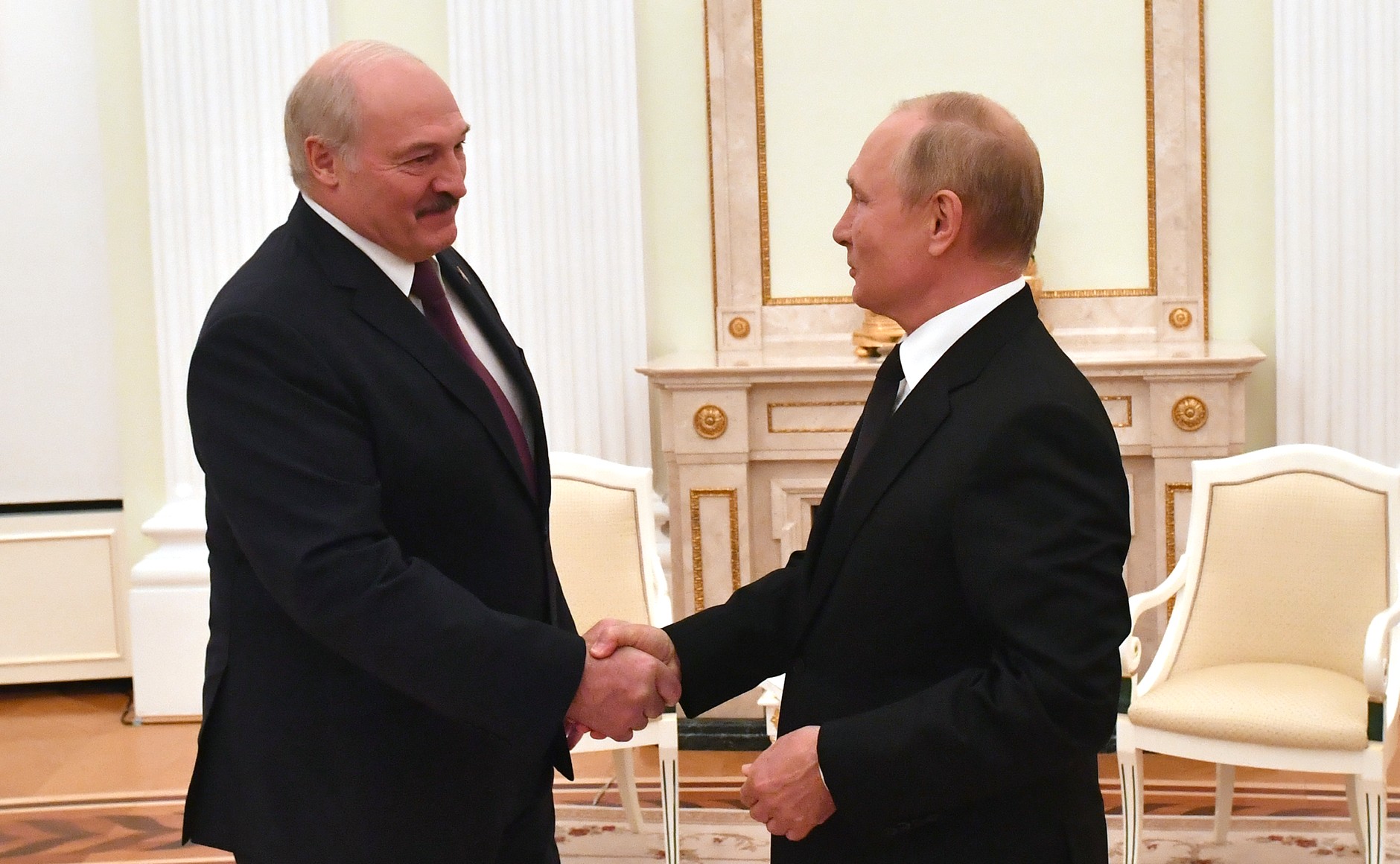 Путин обсудил с Лукашенко вопросы отношений Москвы и Минска