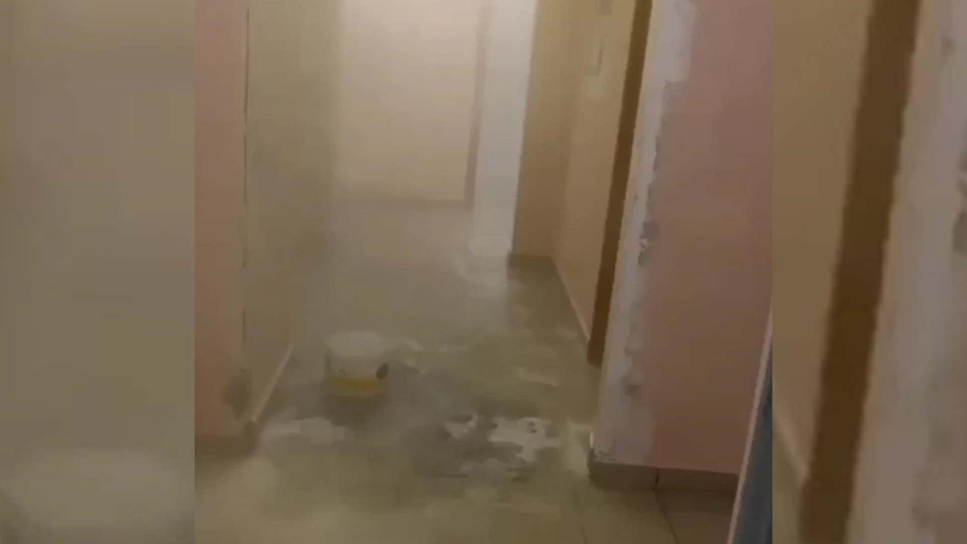 В подмосковной Балашихе подъезд жилого дома затопило кипятком